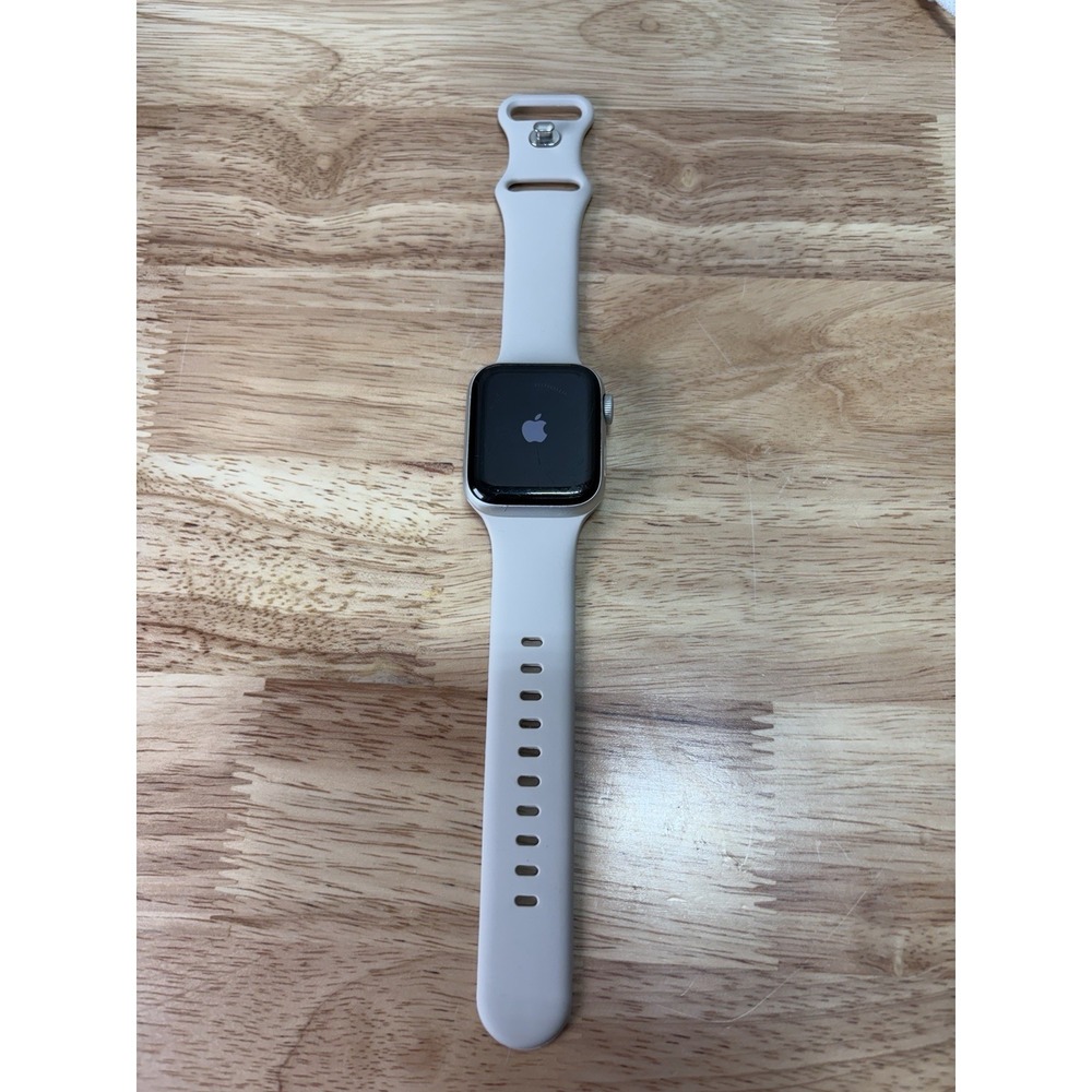 Apple Watch Series 4 40mm GPS Aluminum Case Multiple Sport Band Smartwatch